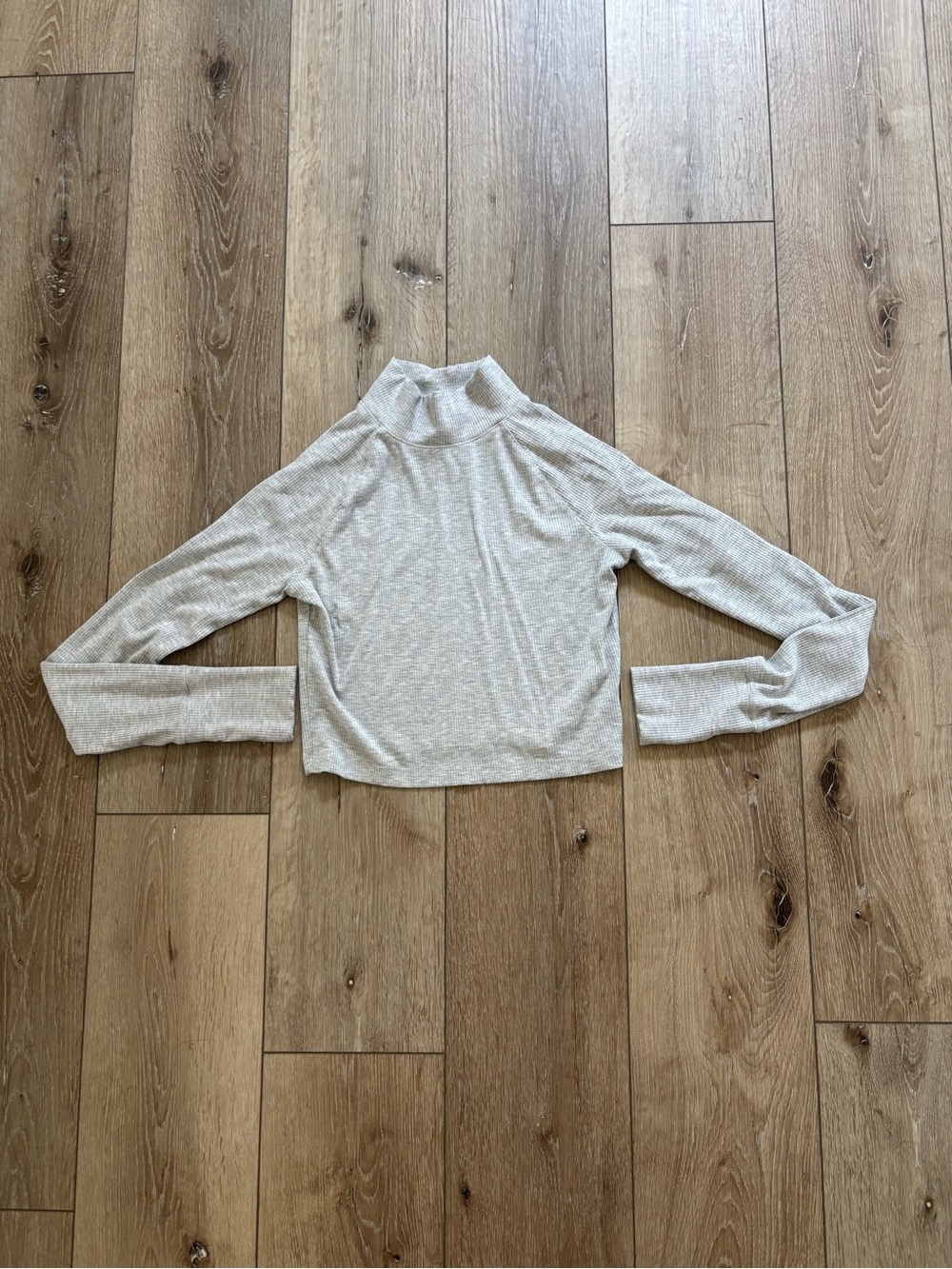 Aerie Long Sleeve Cropped Mock Neck T-Shirt size small